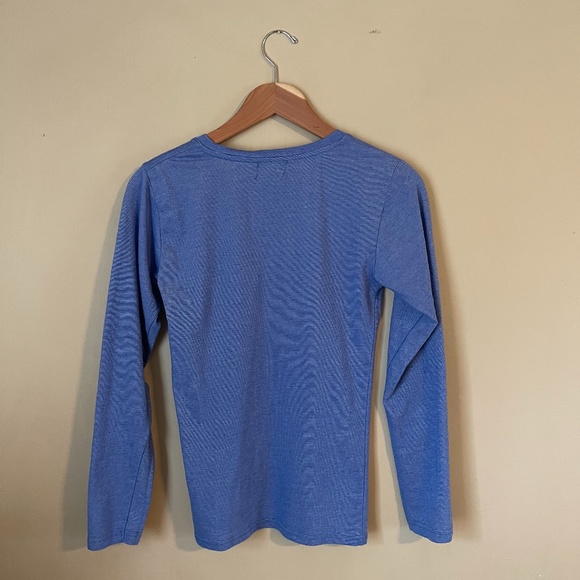 Studio 33 light blue long sleeve fitted cotton poly V-neck knit top, med, large - Picture 3 of 10